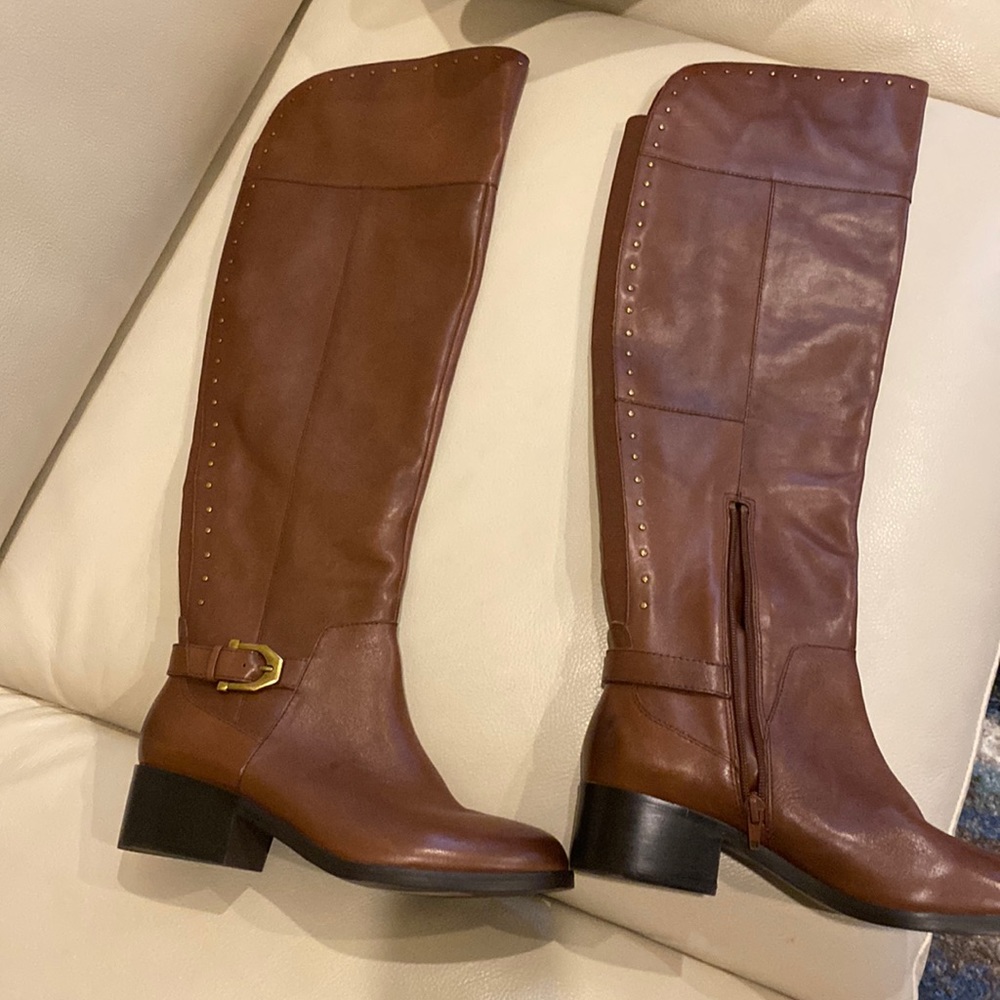 Tall tan leather boots, NEW, side, zipper.  Gibson Latimer size 8